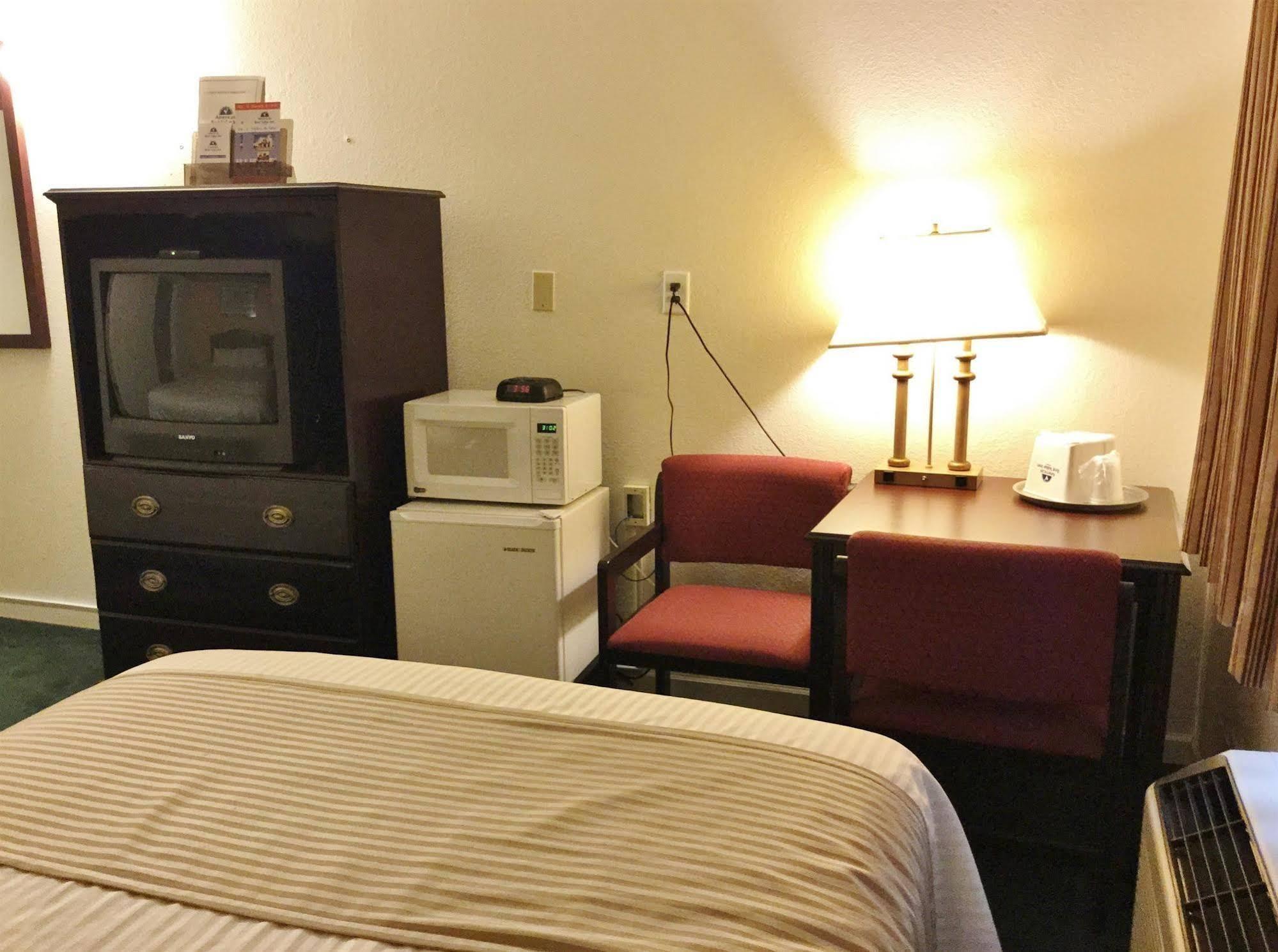 Hotel Americas Value Macomb