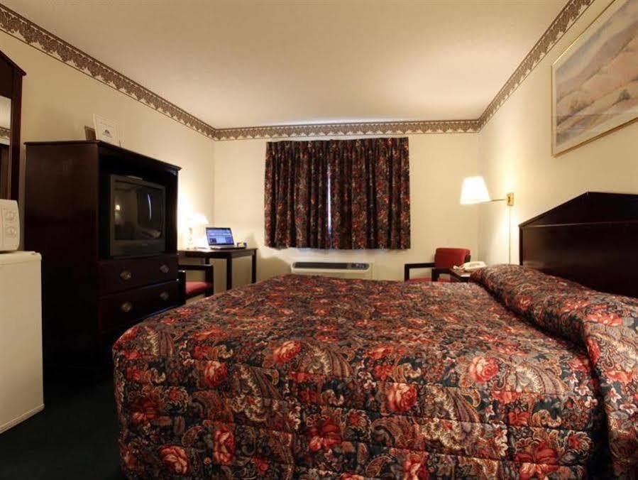 Americas Value Hotel